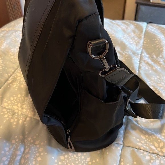 Black backpack, with strap and handle. - Picture 2 of 4